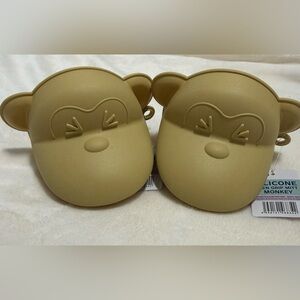 Daiso Silicone Monkey Oven Grip Mitts